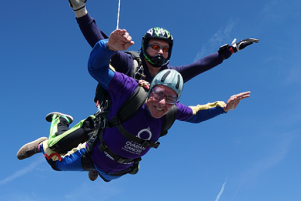 Stephen skydiving for Target Ovarian Cancer