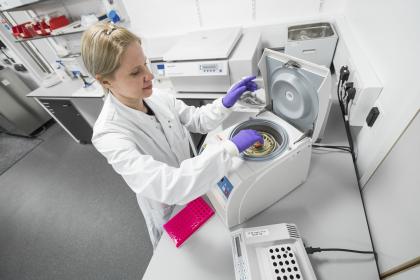 A female ovarian cancer researcher using equipment in a lab