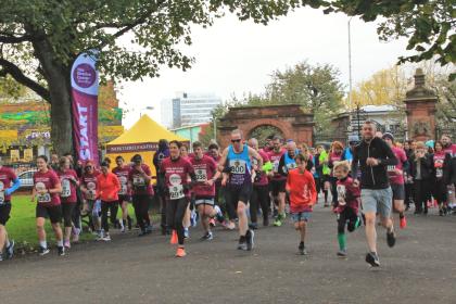 A group of fundraisers taking part in The Ovarian Cancer Walk|Run Belfast
