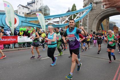 A Target Ovarian Cancer fundraiser running in the TCS London Marathon