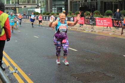 A Target Ovarian Cancer supporting taking part in the TCS London Marathon