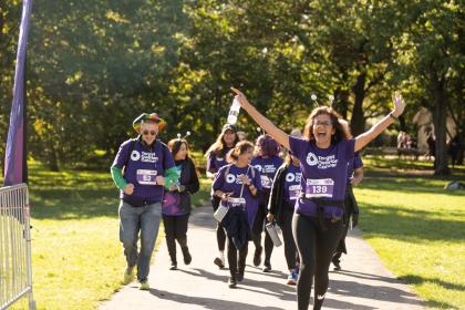 Supporters running and cheering at the Target Ovarian Cancer walk|Run London 2023