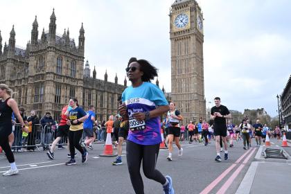 A Target Ovarian Cancer fundraiser taking part in the London Landmarks Half Marathon