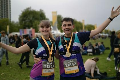 Two supporters smiling at Royal Parks Half Marathon 2024