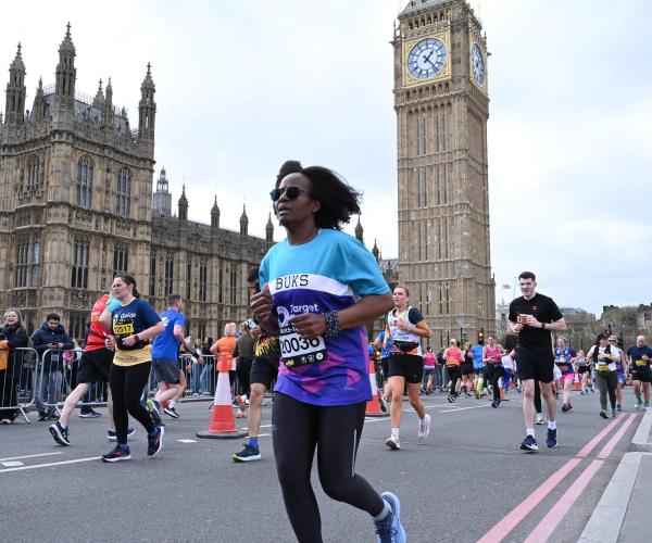 A Target Ovarian Cancer fundraiser taking part in the London Landmarks Half Marathon