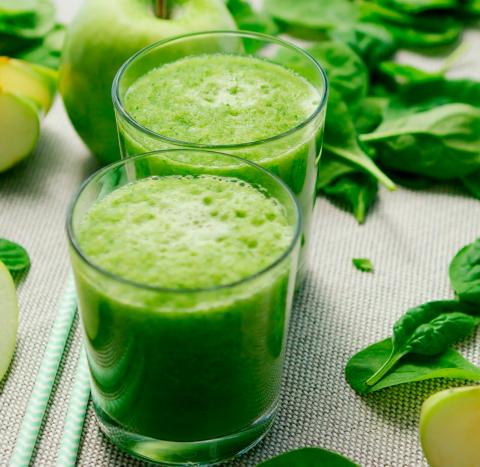 Two glasses of green juice with apples