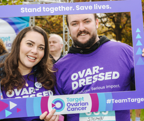 Two participants smiling at Ovardressed 2025.