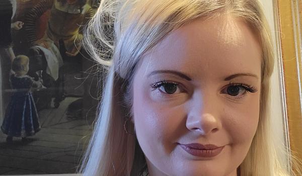 A photo of Gemma smiling before her diagnosis